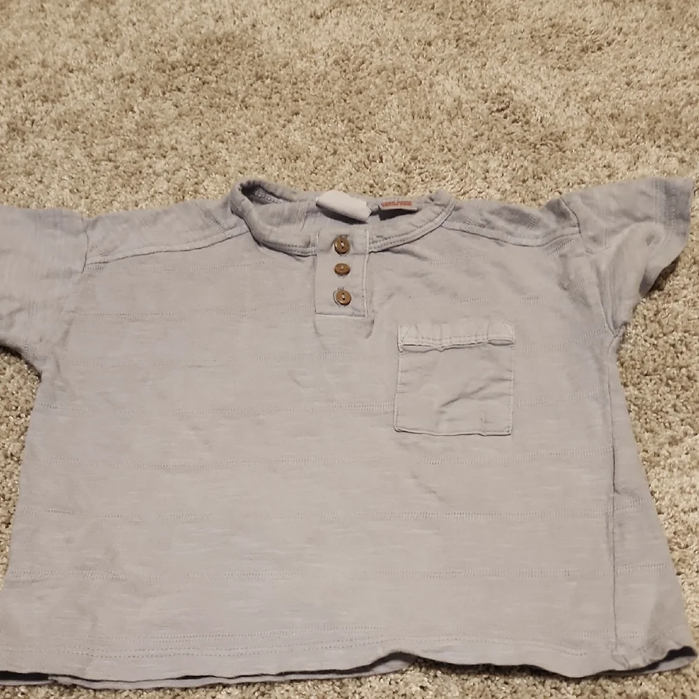 6/$35 Zara Kids Light Gray Button-Up Shirt - Picture 1 of 3